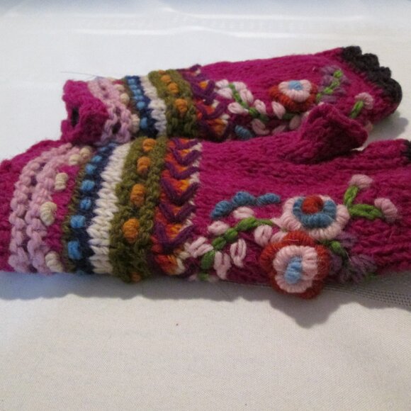 🌸🪶☮️Handcrafted Flower Embroidered Fingerless Gloves – Made in Nepal - Picture 2 of 6